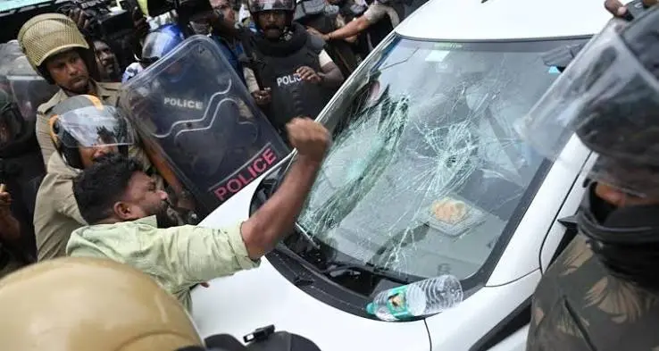 ഇ ഡി ഉദ്യോഗസ്ഥരെ ആക്രമിച്ച കേസ് : പ്രതിക്ക് അനുകൂല നിലപാടെടുത്ത പ്രോസിക്യൂട്ടറെ മാറ്റി സർക്കാർ