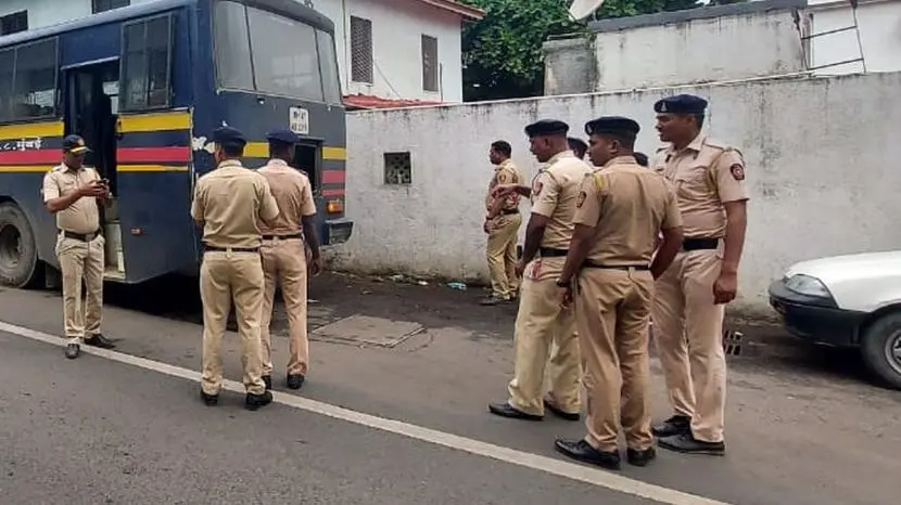 മുംബൈയിൽ പെൺവാണിഭ സംഘത്തെ പിടികൂടി  പൊലീസ്: 2 നടിമാരെ രക്ഷപ്പെടുത്തി