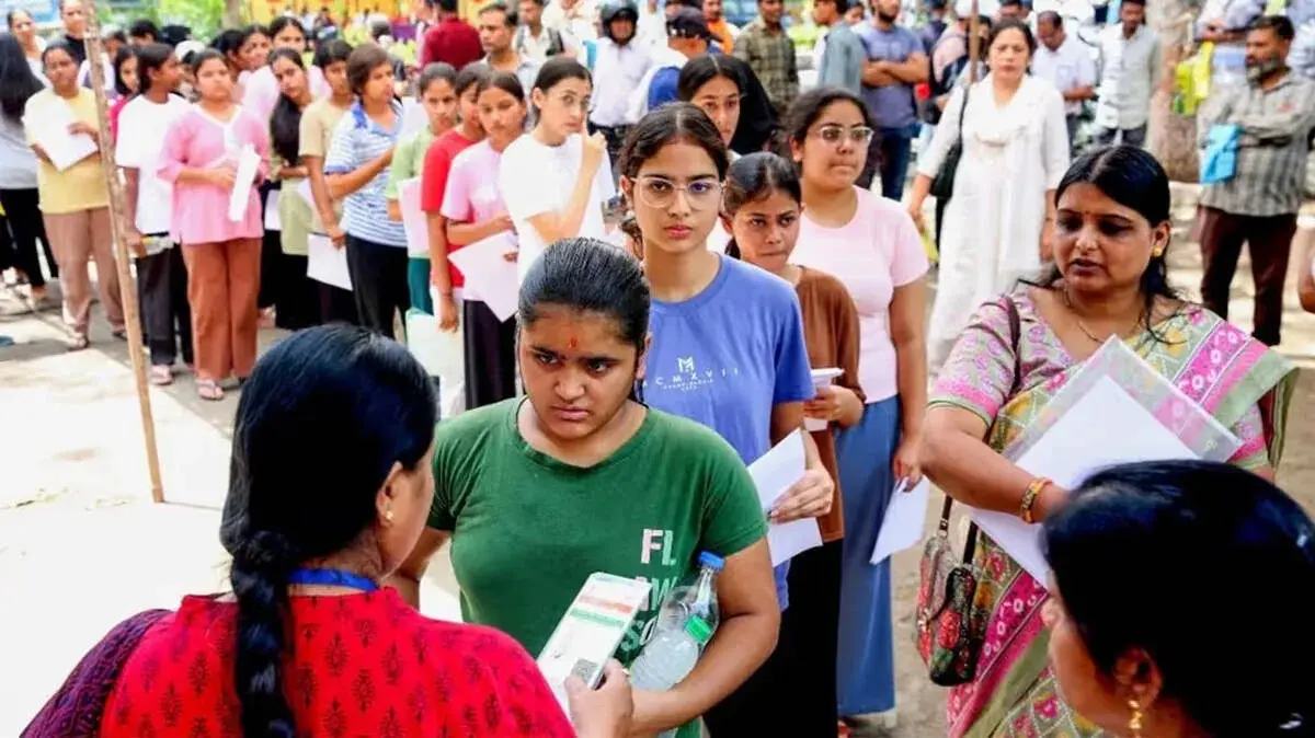 നീറ്റ്-യുജി പുനഃപരീക്ഷ: ഫിസിക്സ് ചോദ്യപേപ്പറിൽ പിഴവുകൾകണ്ടെത്തി