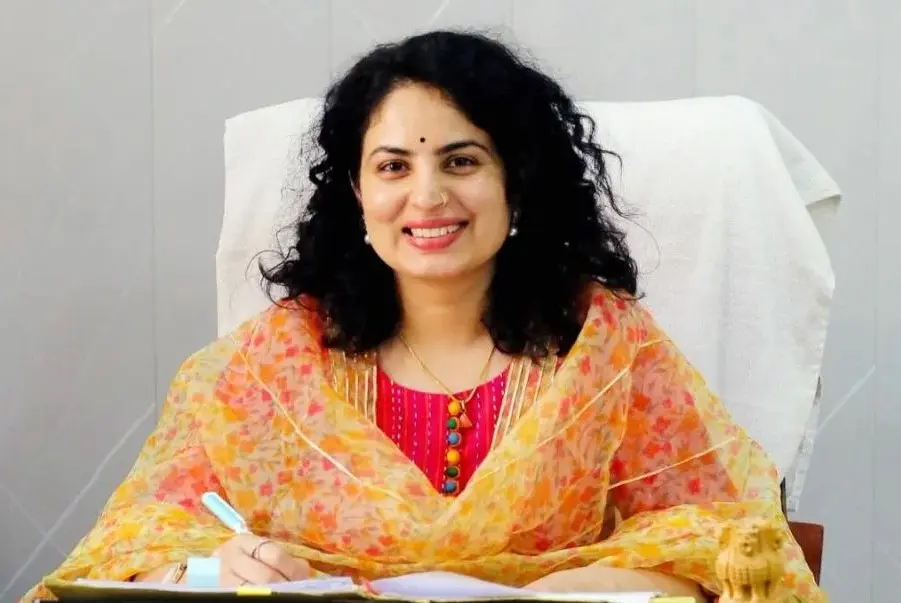 ഭൂമി തട്ടിപ്പ്, വ്യാജ രേഖ ചമയ്ക്കൽ, അഴിമതിപ്പണം വകുപ്പിക്കൽ: മകൾക്കെതിരെ അമ്മ പരാതിനൽകി