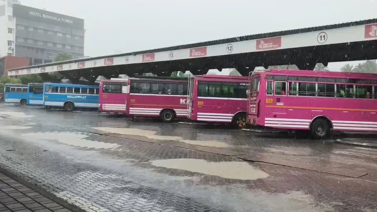 'പ്രിയദർശിനി'യുടെ വരവ് ; മലബാറിലും മധ്യകേരളത്തിലും പൊതുഗതാഗതം പ്രതിസന്ധിയിൽ