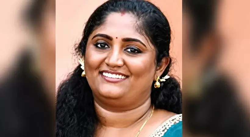 "മരിക്കാതെ വേറെ മാര്ഗമില്ല, നിങ്ങള് സുഖമായി ജീവിക്കൂ"'; സ്വര്ണാഭരണം തട്ടിയ കേസില് യുവതിയുടെ ആത്മഹത്യാക്കുറിപ്പ്