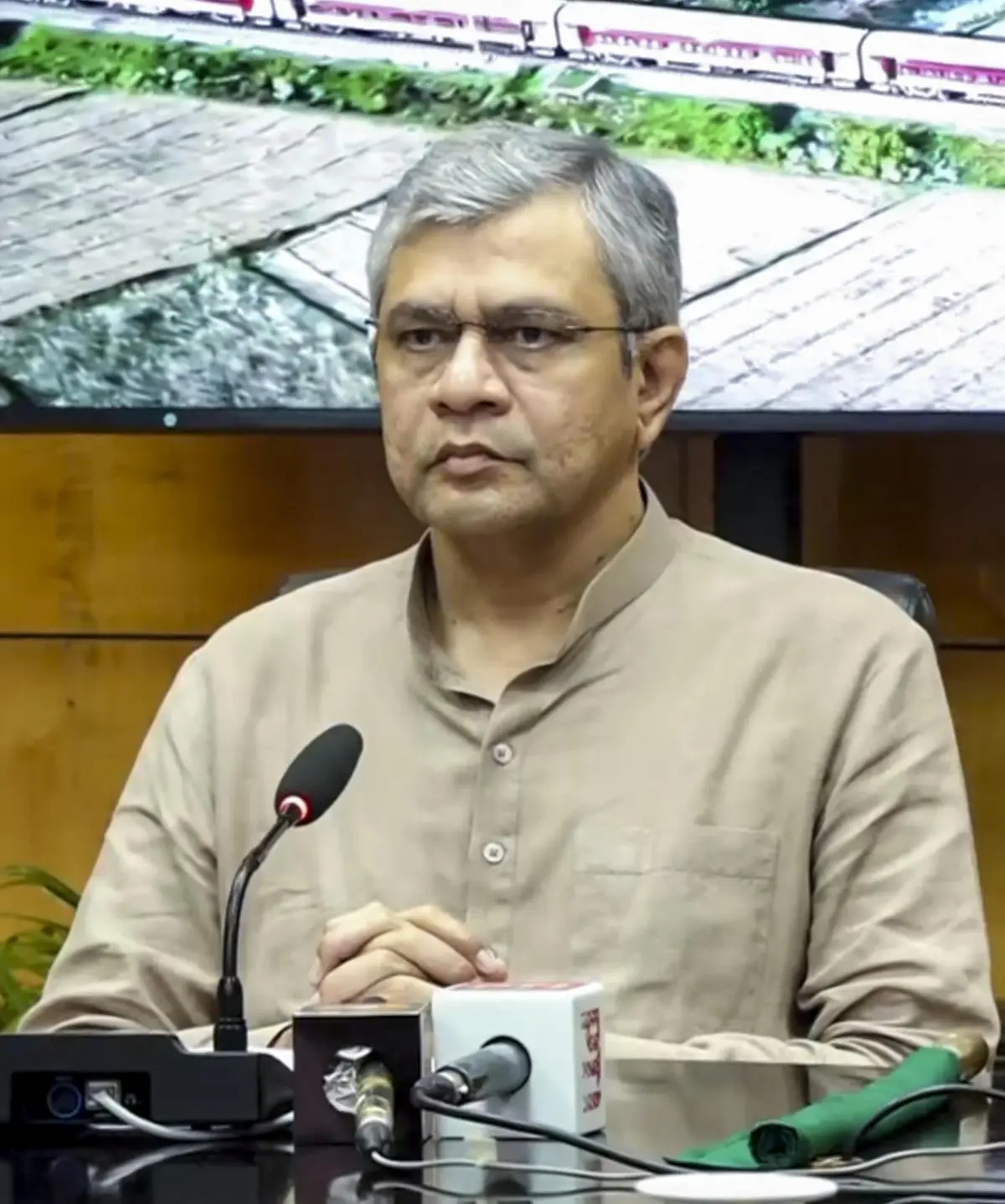 നന്ദേഡ് – മുംബൈ, തനക്പൂർ – നന്ദേഡ് എക്സ്പ്രസ് ട്രെയിനുകൾ റെയിൽവേ മന്ത്രി ഫ്ലാഗ് ഓഫ് ചെയ്തു