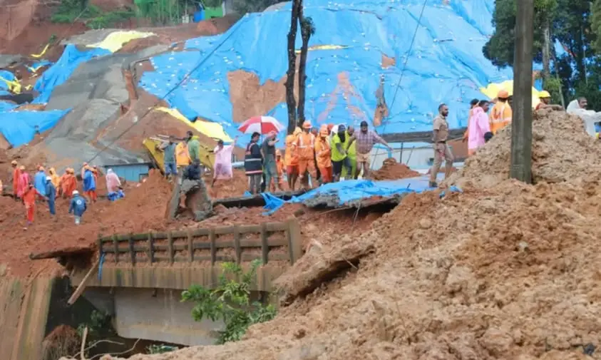 കള്ളാടി മണ്ണിടിച്ചിൽ: കാണാതായ അഞ്ചുപേർക്കായി തെരച്ചിൽ ഊർജിതം