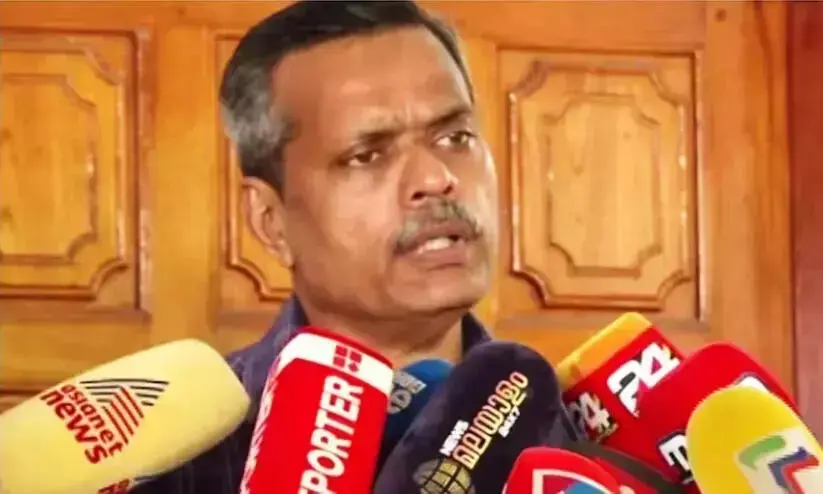 നിലത്ത് കിടത്തിയുള്ള ചികിത്സ അവസാനിപ്പിക്കാനുള്ള നീക്കം; ആരോഗ്യമന്ത്രിക്ക് ഡോ. ഹാരിസ് ചിറയ്ക്കലിൻ്റെ പ്രശംസ