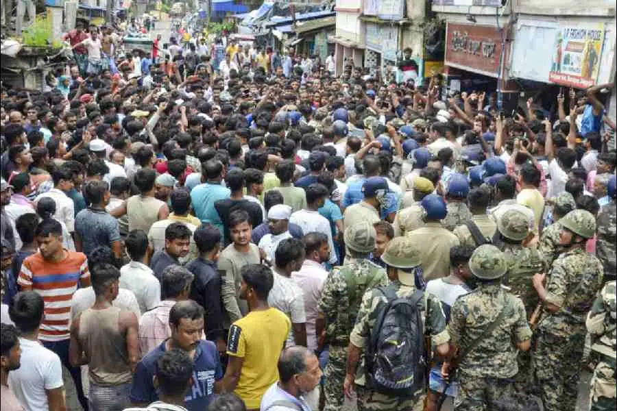 ബംഗാളിൽ പെൺകുട്ടിയെ പീഡിപ്പിച്ചു കൊന്ന സംഭവം: പ്രതിഷേധ അക്രമത്തിന് പ്രേരിപ്പിച്ച സിപിഎം നേതാവ് അറസ്റ്റിൽ