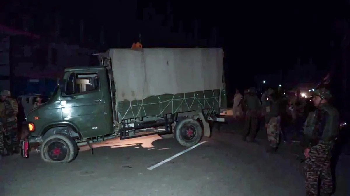 അസം റൈഫിൾസ് വാഹനവ്യൂഹത്തിന് നേരെ സ്ഫോടനം: ജവാന് വീരമൃത്യു, നാല് പേർക്ക് പരിക്ക്