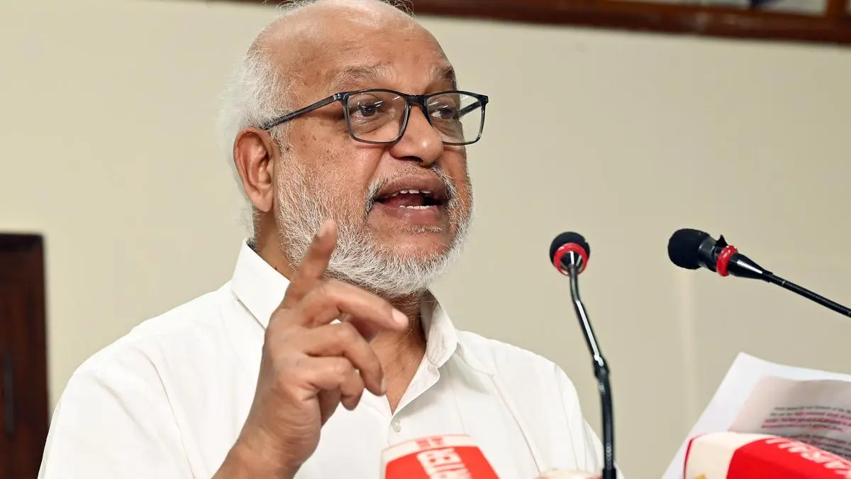 "കേരളത്തിലെ കോൺഗ്രസ് സർക്കാർ 'മൃദു ഹിന്ദുത്വ' പ്രവണതകൾ പ്രകടിപ്പിക്കുന്നു" : എം.എ. ബേബി