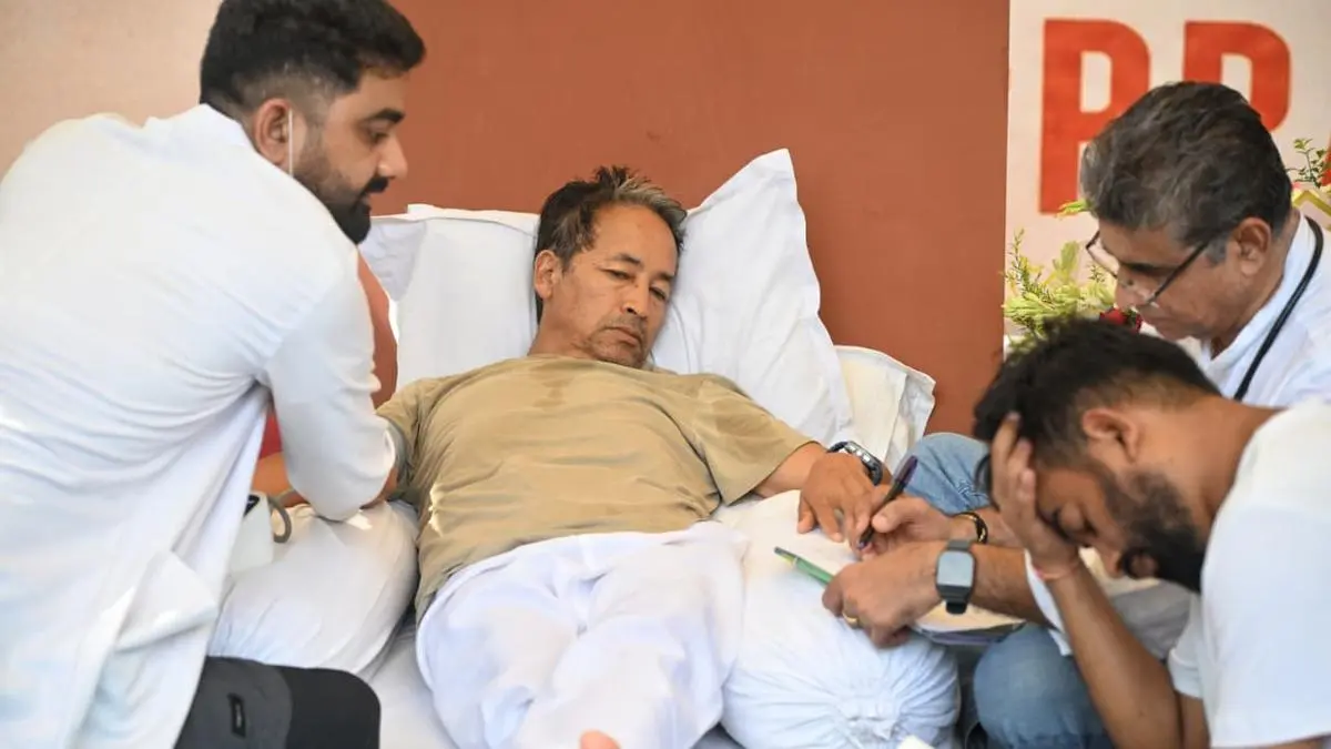 സോനം വാങ്ചുക്കിന് അടിയന്തര വൈദ്യസഹായം:   പൊതുതാൽപ്പര്യ ഹർജി നാളെ പരിഗണിക്കും 