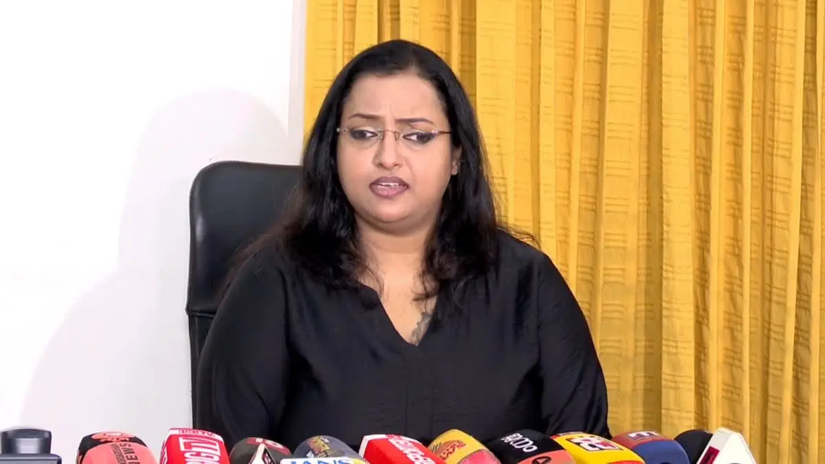 "നിശബ്ദയാക്കാനായി ജില്ലകൾതോറും കേസ് ഫയൽ ചെയ്തു" : പിണറായിക്കെതിരെ സ്വപ്ന സുരേഷ്