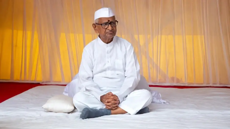വിദ്യാർത്ഥി പ്രക്ഷോഭത്തെ പിന്തുണച്ച് അണ്ണാ ഹസാരെ, മൗനവ്രത സമരം നടത്തി