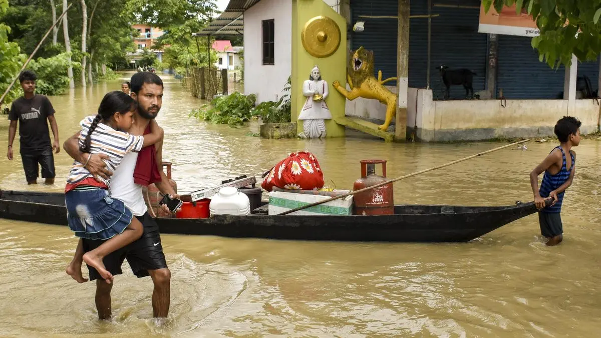 അസമിൽ പ്രളയം ; ഏഴുപേരെ കാണാതായി, 7 ലക്ഷത്തോളം പേരെ ബാധിച്ച് വെള്ളപ്പൊക്കം