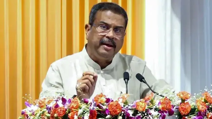 കേന്ദ്രം കീഴടങ്ങി; വിദ്യാഭ്യാസ മന്ത്രിധർമേന്ദ്ര പ്രധാൻ രാജിവെച്ചു