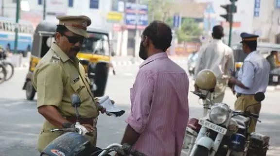 ട്രാഫിക് പിഴ അടച്ചില്ലെങ്കിൽ ഇനി വാഹന, ഡ്രൈവിങ് ലൈസൻസ് സേവനങ്ങൾ തടയും