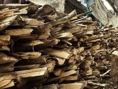 പാചക വാതകക്ഷാമം: വിറകിന്റെ വില ടണ്ണിന് കൂടിയത് 1500 രൂപ വരെ