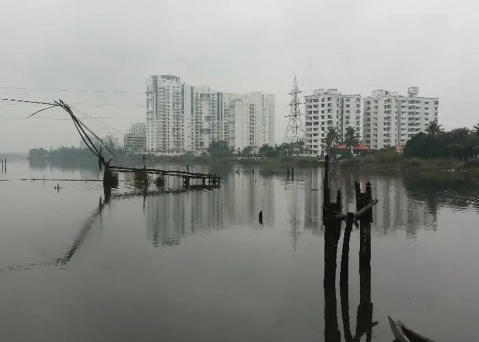 കൊച്ചിയിലെ അഞ്ച് ഫ്ലാറ്റ് സമുച്ചയങ്ങൾ ഒരുമാസത്തിനകം പൊളിച്ചുനീക്കാൻ സുപ്രീംകോടതി ഉത്തരവ്