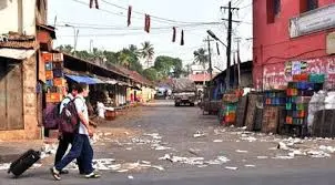 ആലുവയിൽ ഒരു ദിവസം ചരക്ക് ഇറക്കാം; വിൽപന കണ്ടെയ്ൻമെൻ്റ് സോണിൽ മാത്രം