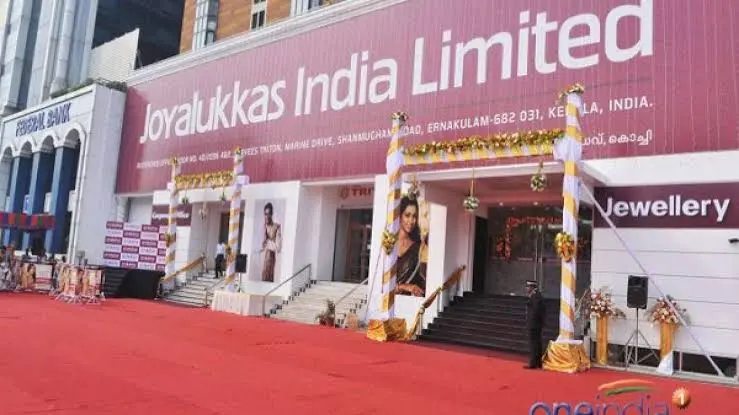 പ്രമുഖ സ്വര്ണാഭരണ വ്യാപാര സ്ഥാപനമായ ജോയ് ആലുക്കാസിന്റെ രാജ്യത്തുടനീളമുള്ള ഓഫീസുകളില് എന്ഫോഴ്സ്മെന്റ് ഡയറക്ടറേറ്റ് (ഇഡി) റെയ്ഡ് .