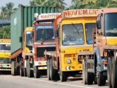 പാര്ക്കിംഗിന്റെ മറവില് മാലിന്യ നിക്ഷേപം: വലിയ വാഹനങ്ങള് പാര്ക്ക് ചെയ്യുന്നതിന് നിരോധനം