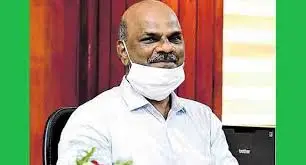 കലക്ടര് ഫെയ്സ്ബൂക്കിലൂടെ വിളിച്ചു : പരീക്ഷാകേന്ദ്രങ്ങളിലേക്ക് എത്തിയത് നൂറു കണക്കിന് സന്നദ്ധപ്രവര്ത്തകര്