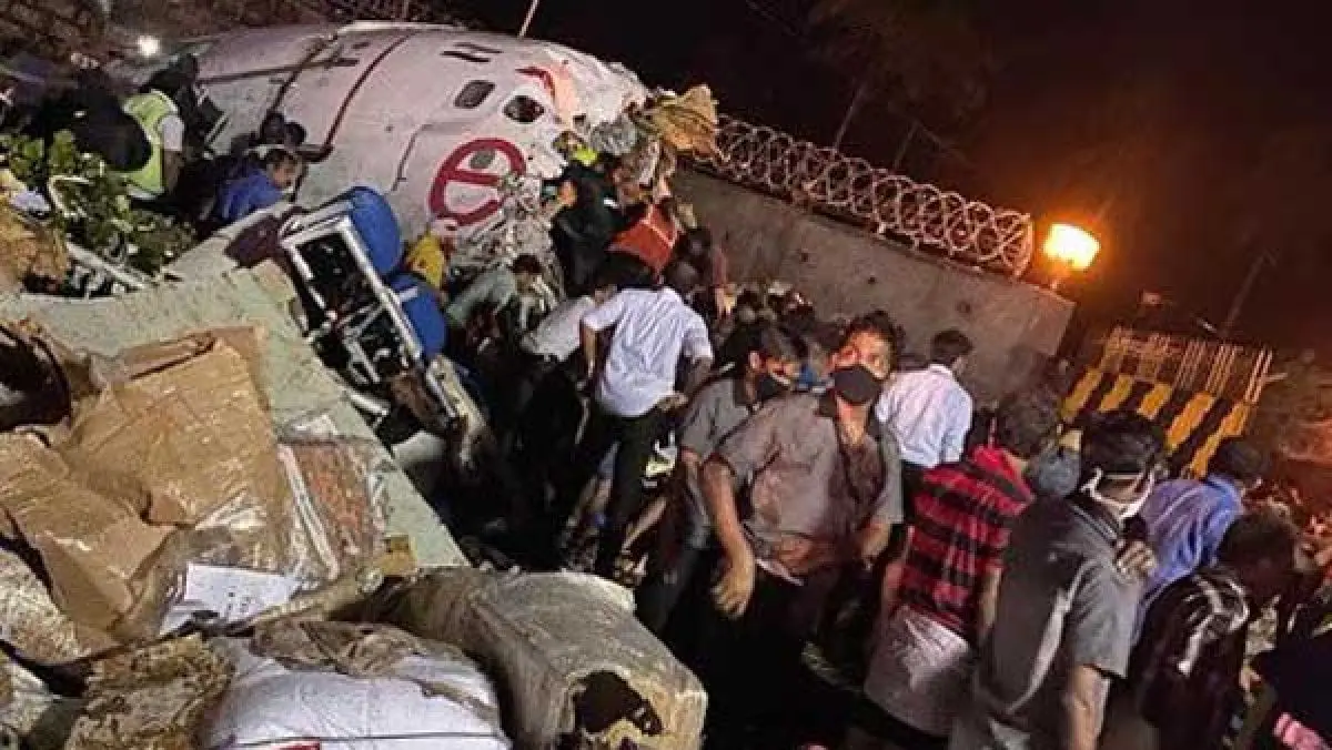 കരിപ്പൂര് വിമാനപകടം: രക്ഷാപ്രവര്ത്തകര്ക്ക് ഭക്ഷ്യ കിറ്റ് വിതരണം ചെയ്തു