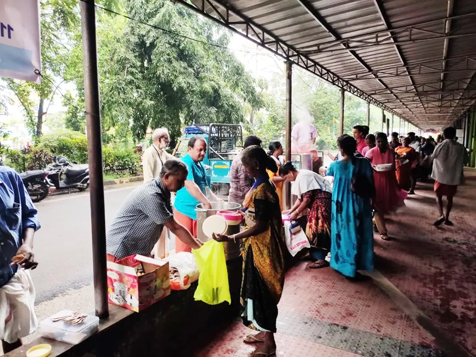 Food distribution at Kottayam Medical College on 25/08/2019