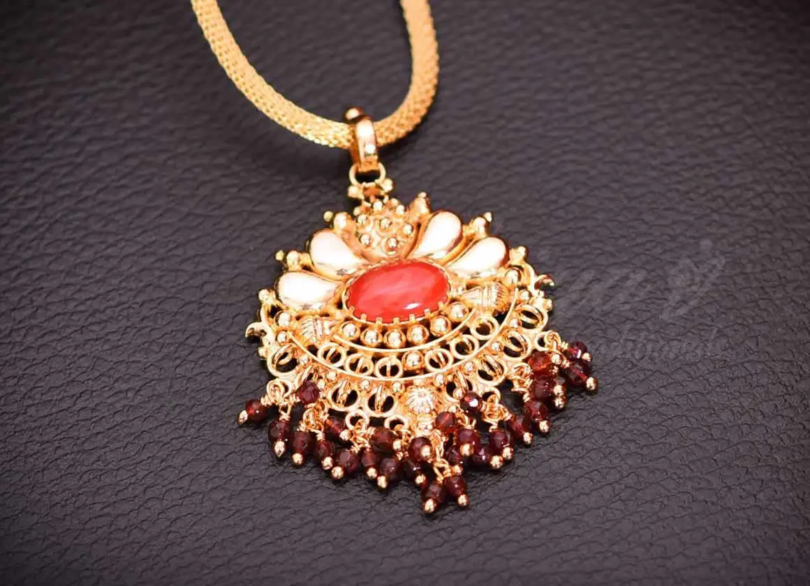 Coral Red Colour Chain Locket L12