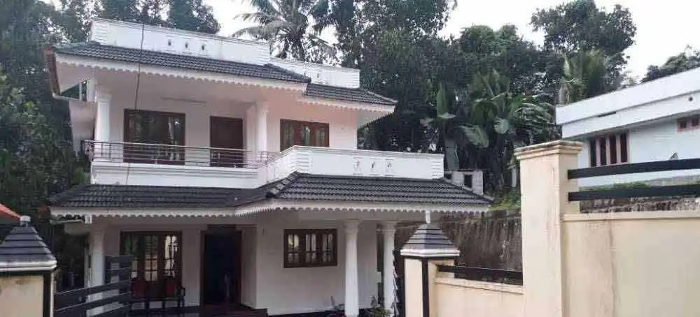 Ettumanoor 7 cent 1700 sq 3 Bhk.