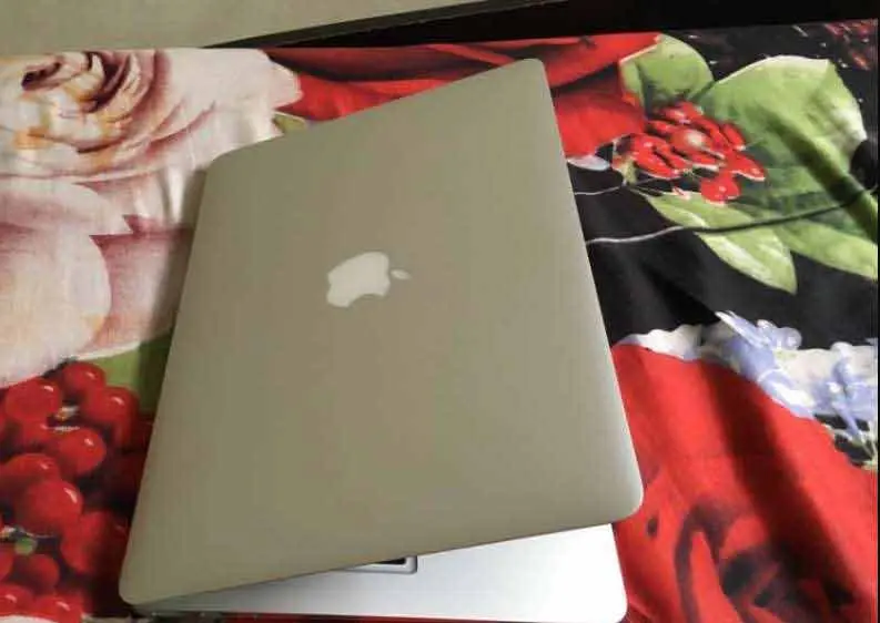 Apple MacBook Air _ Core i5 Processor - Quite Simple- Lightning Speed