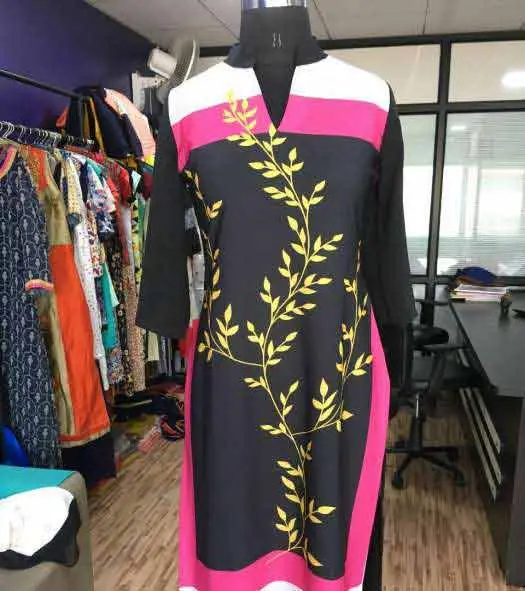 Women's Black And Pink Leaves Printed V-neck Maxi Dress